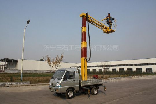 點擊查看詳細(xì)信息<br>標(biāo)題：小型高空作業(yè)車 閱讀次數(shù)：3014