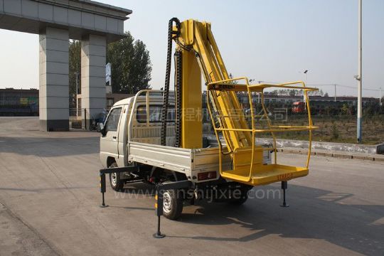 點擊查看詳細(xì)信息<br>標(biāo)題：小型電動高空作業(yè)車 閱讀次數(shù)：3203