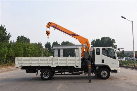 點(diǎn)擊查看詳細(xì)信息<br>標(biāo)題：5噸凱馬隨車吊3節(jié)臂 閱讀次數(shù)：2677