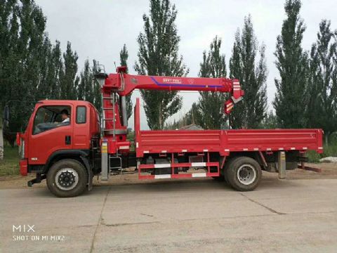 點擊查看詳細(xì)信息<br>標(biāo)題：8噸東風(fēng)隨車吊 閱讀次數(shù)：1948