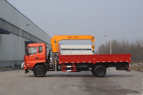 點擊查看詳細(xì)信息<br>標(biāo)題：6.3噸東風(fēng)180馬力隨車吊 閱讀次數(shù)：1732