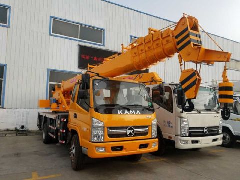 點擊查看詳細(xì)信息<br>標(biāo)題：10噸凱馬汽車吊 閱讀次數(shù)：2085