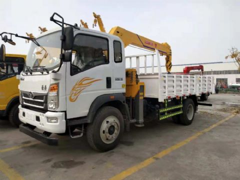 點擊查看詳細(xì)信息<br>標(biāo)題：5噸重汽豪曼隨車吊 閱讀次數(shù)：2780